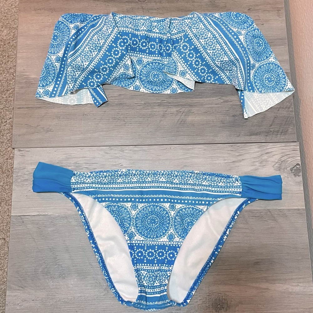 Bandeau Flounce Bikini Set in Blue & White Pattern